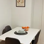 Apartmán Cozy Aurora View - Entire 3-bedroom Fully Furnished Near Centre