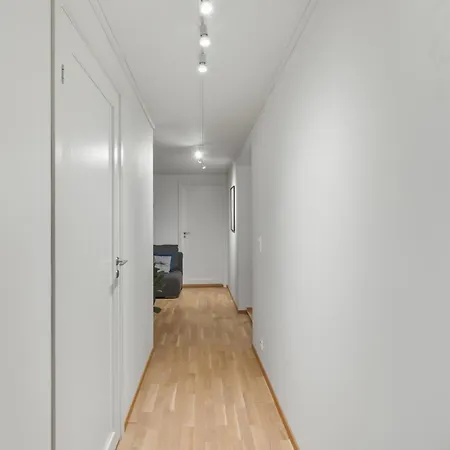 Cozy Aurora View - Entire 3-bedroom Fully Furnished Near Centre *