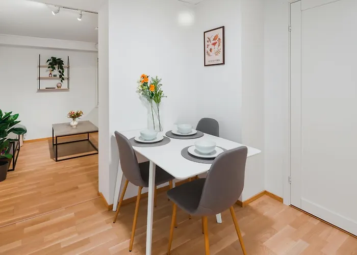 Cozy Aurora View - Entire 3-bedroom Fully Furnished Near Centre Apartmán