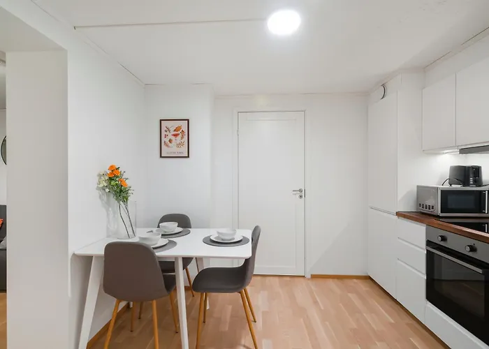Cozy Aurora View - Entire 3-bedroom Fully Furnished Near Centre