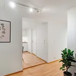 Cozy Aurora View - Entire 3-bedroom Fully Furnished Near Centre Apartman *