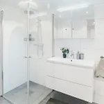 Cozy Aurora View - Entire 3-bedroom Fully Furnished Near Centre Apartman