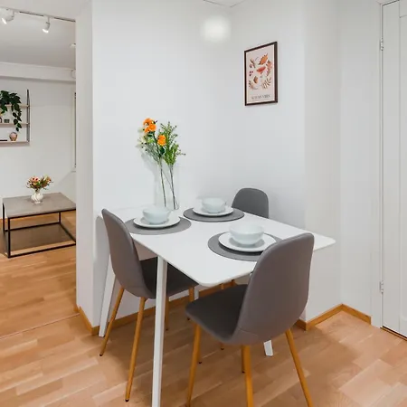 Cozy Aurora View - Entire 3-bedroom Fully Furnished Near Centre Apartman