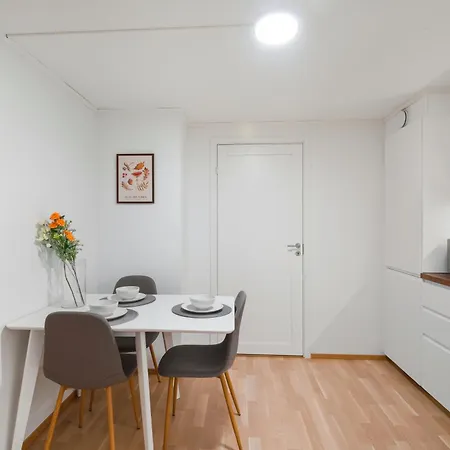 Cozy Aurora View - Entire 3-bedroom Fully Furnished Near Centre